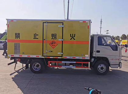 平湖爆破器材运输车工人安全操作规范与智能技术保障